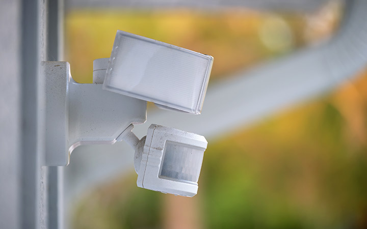 Luč s senzorjem gibanja Luč s senzorjem gibanja